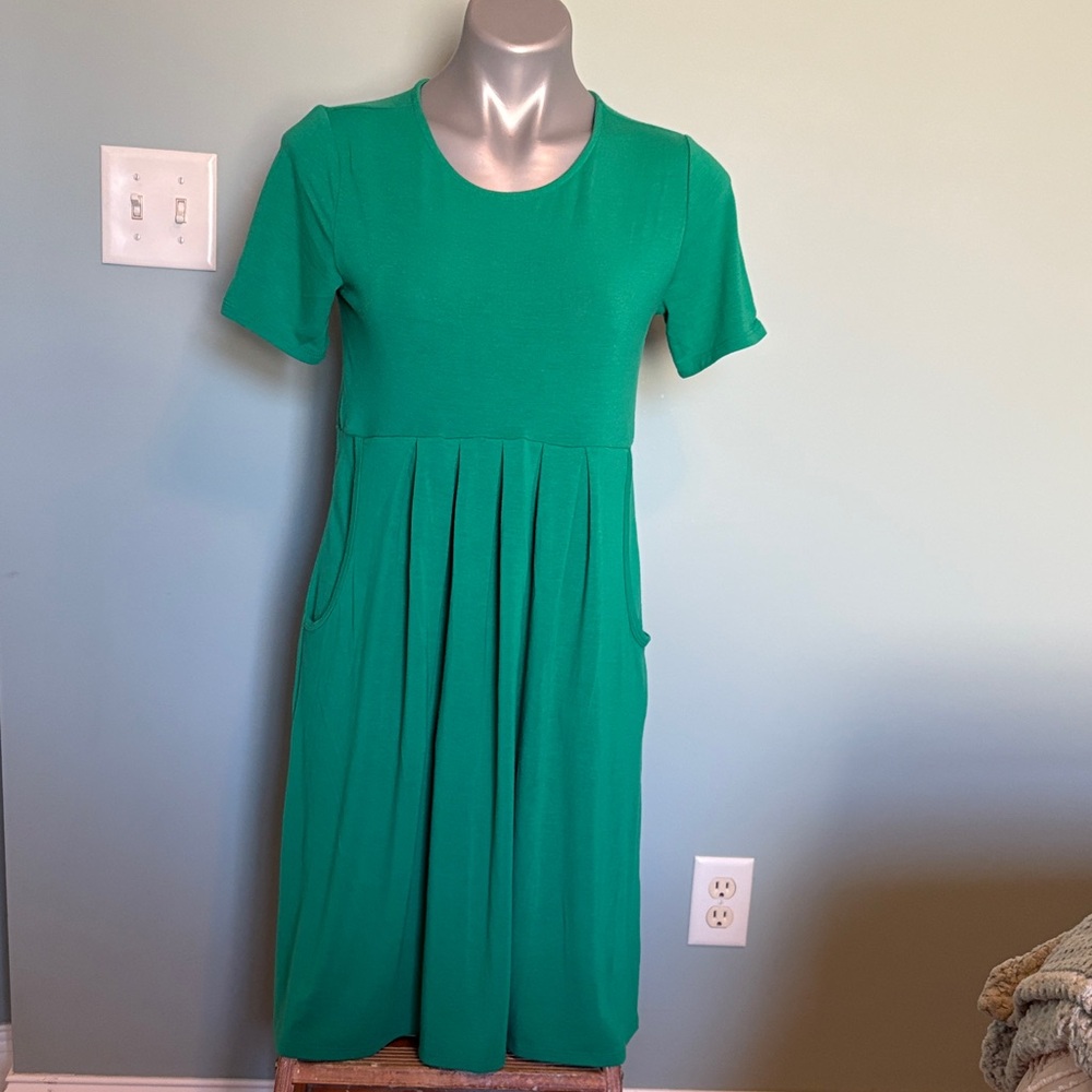 Zenana Outfitters Vibrant Green Midi Dress
